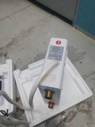 Calentador de agua instantáneo eléctrico