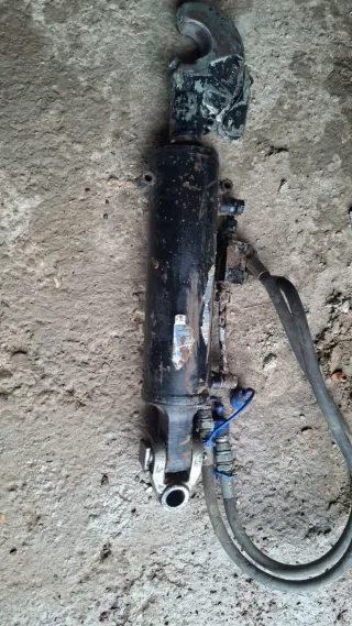 Tercer punto hidráulico agrícola