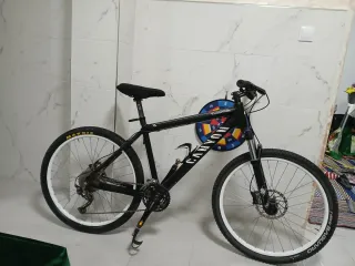 Bicicleta de montaña negra