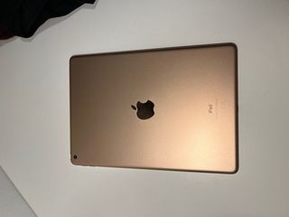 Apple iPad 2020 (8ª Gen) 10.2” 32GB WiFi – dorado,