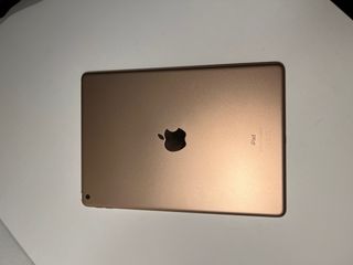 Apple iPad 2020 (8ª Gen) 10.2” 32GB WiFi – dorado,