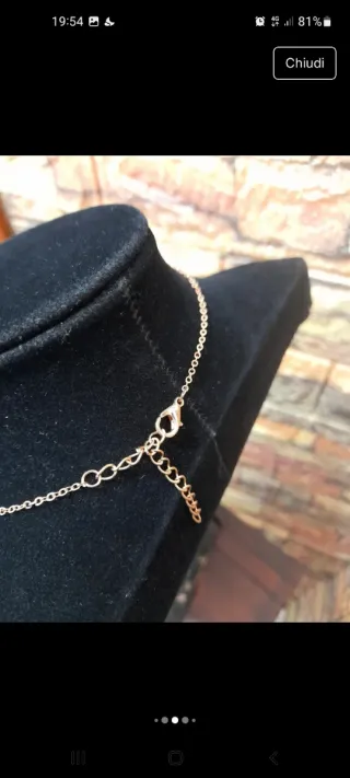 Collana con pendente a croce multicolore