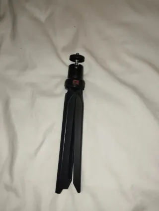 Trípode pequeño negro