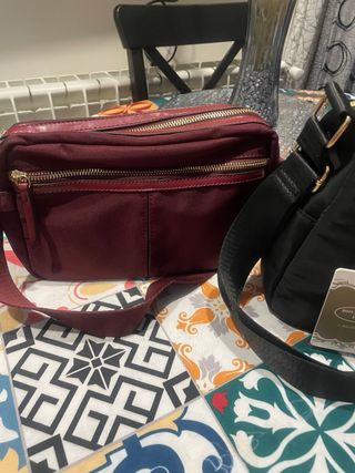 Bolsos bandolera negro y burdeos