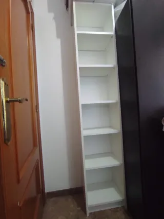 Armario blanco de madera