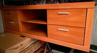 Comedor. Mesa, sillas y muebles Tv, auxiliar