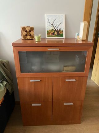 Comedor. Mesa, sillas y muebles Tv, auxiliar