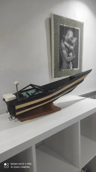 Barco de madera artesanal