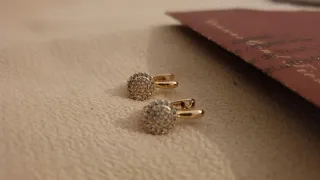 Pendientes dorados con caja