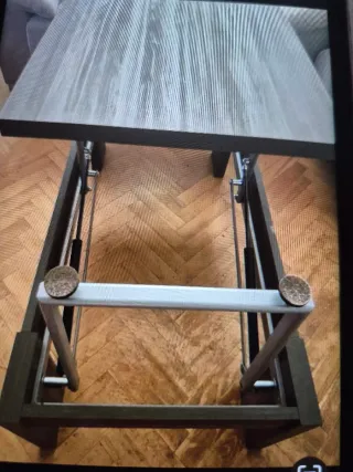 Mesa de comedor de madera