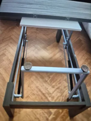 Mesa de comedor de madera