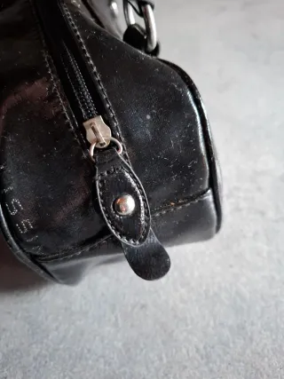 Bellissima Borsetta o Custodia per Piastra Nera
