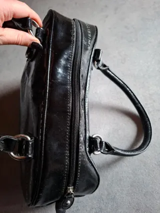 Bellissima Borsetta o Custodia per Piastra Nera