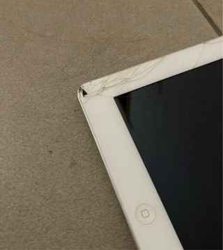 Lote 3 iPhones y 1 iPad para piezas