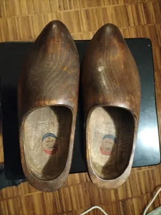 Zuecos holandeses madera.Talla 41.27cm interior