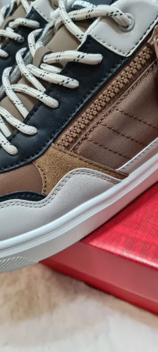 Zapatos casuales Xti marrones y beig