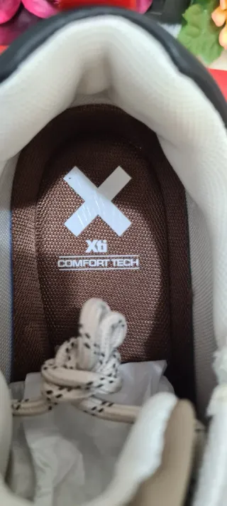 Zapatos casuales Xti marrones y beig