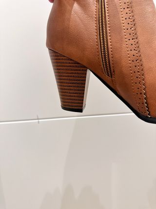 Botines de tacón marrones