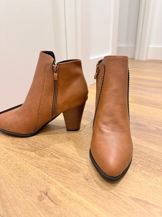 Botines de tacón marrones