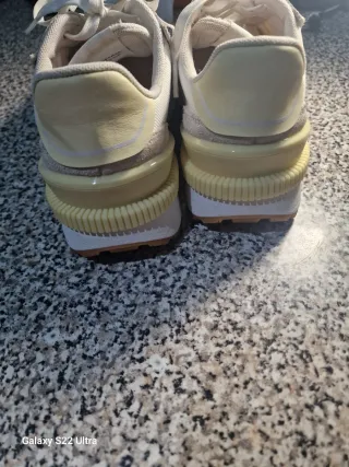 Tenis Tommy Hilfiger Beige y Blanco