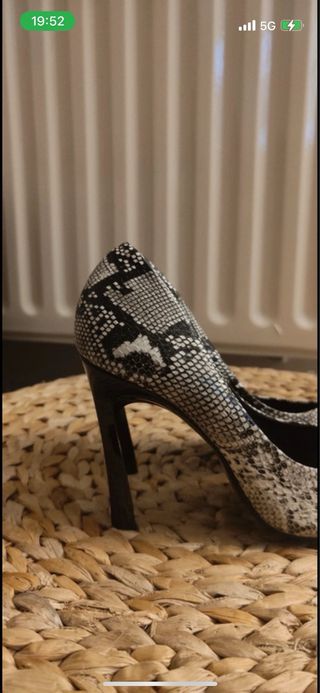 Zapatos de tacón Zara estampado serpiente nuevos