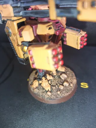 Broadside Battlesuit de los T’au Empire para Warha