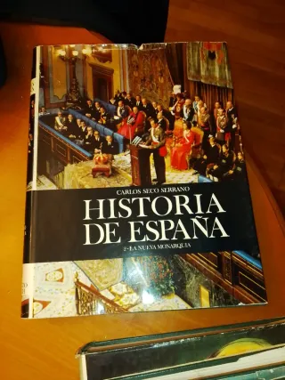 Cinco tomos historia de los pueblos hispanos