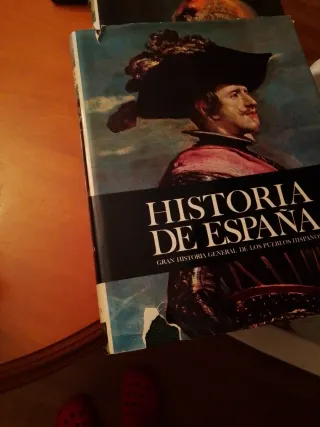 Cinco tomos historia de los pueblos hispanos