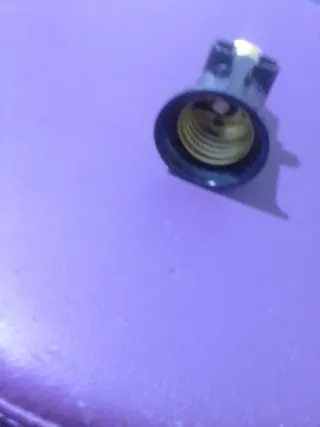 Casquillo bombilla antiguo con enchufe