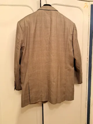 Traje de hombre gris: pantalón y chaqueta