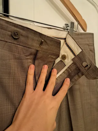 Traje de hombre gris: pantalón y chaqueta