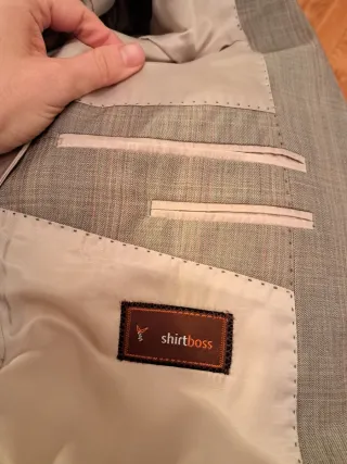 Traje de hombre gris: pantalón y chaqueta