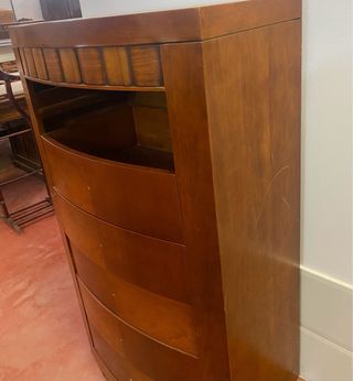 Mueble alto de madera con cajones