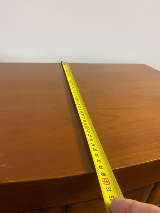 Mueble alto de madera con cajones