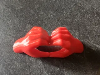 Decorazione a forma di cuore rossa