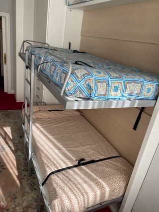 Litera abatible blanca y beige