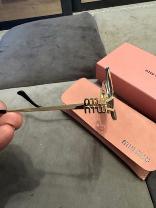 Óculos de Sol Miu Miu Dourado Roxo