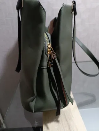 Bolso verde sin usar