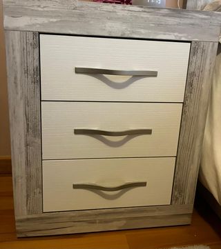 Dormitorio juvenil gris y blanco