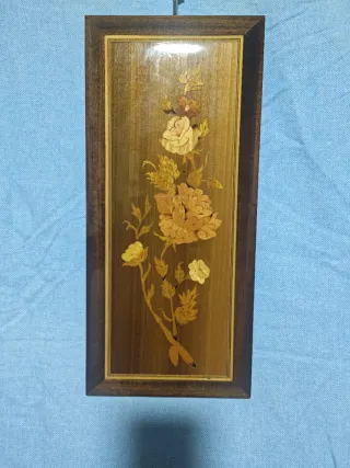 Quadro in legno intarsiato floreale vintage