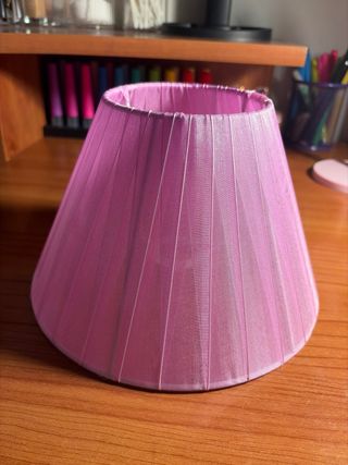 Pantalla de lámpara rosa plisada
