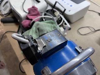 CORTADORA VERTICAL DE TEJIDOS BLUE STREAK II