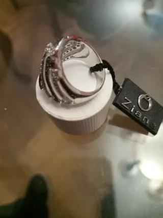 Anillo de plata rodiada circon. Blancas y negras