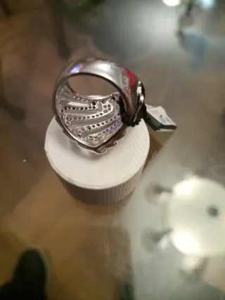 Anillo de plata rodiada circon. Blancas y negras