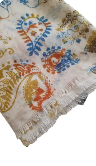 Pañuelo estampado SEMINUEVO