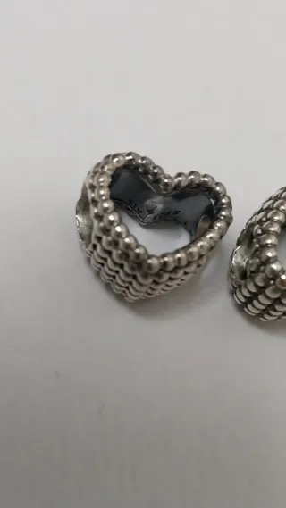 Lote 2 charms Pandora Corazones.