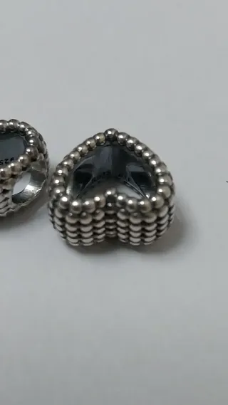 Lote 2 charms Pandora Corazones.