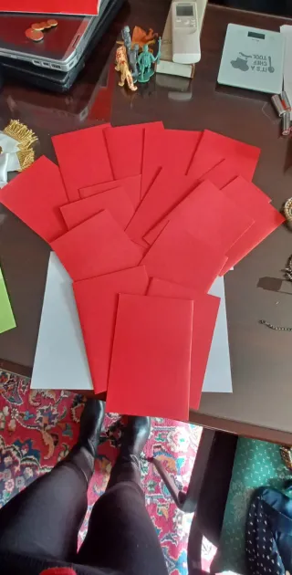 16 biglietti rossi in cartoncino