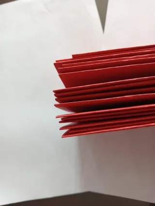 16 biglietti rossi in cartoncino