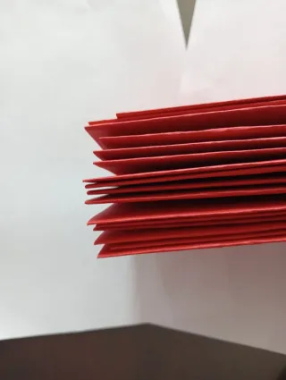 16 biglietti rossi in cartoncino